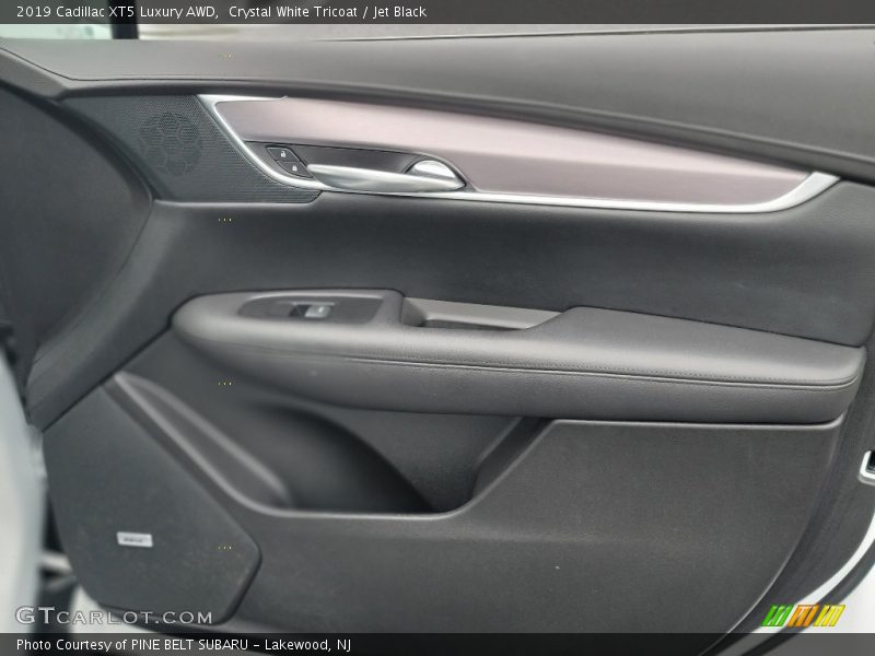 Crystal White Tricoat / Jet Black 2019 Cadillac XT5 Luxury AWD