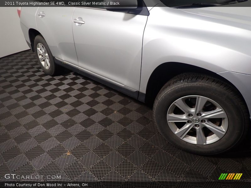 Classic Silver Metallic / Black 2011 Toyota Highlander SE 4WD