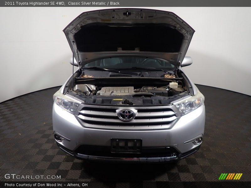Classic Silver Metallic / Black 2011 Toyota Highlander SE 4WD