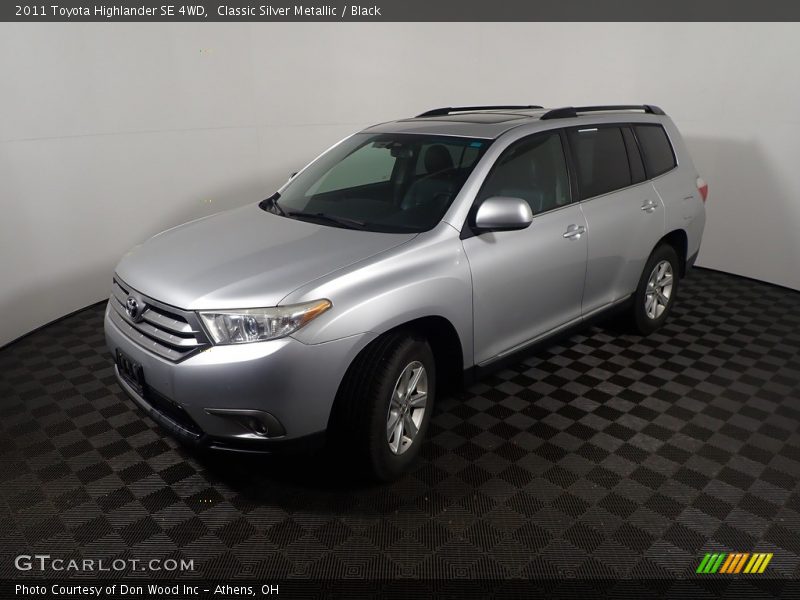 Classic Silver Metallic / Black 2011 Toyota Highlander SE 4WD