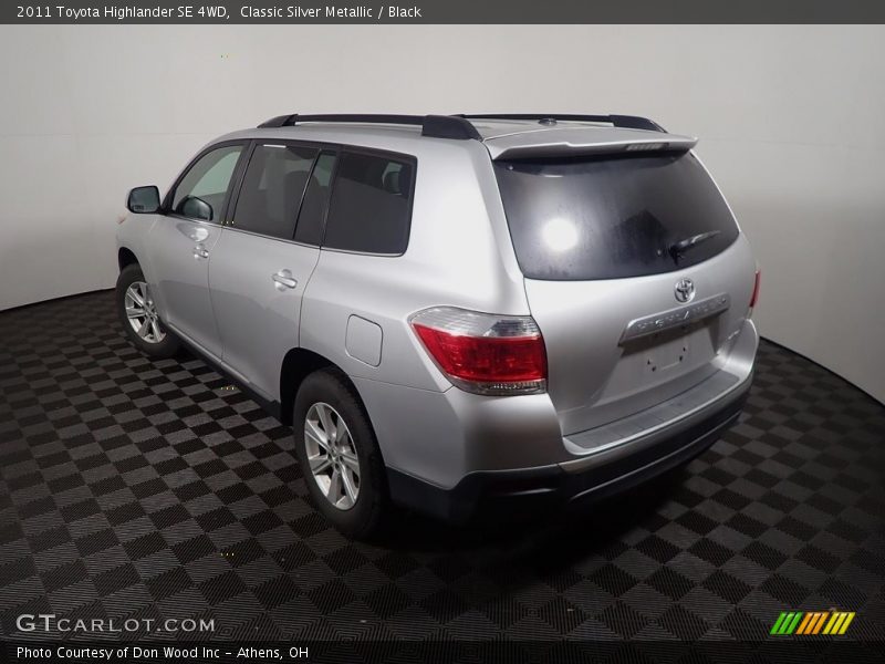 Classic Silver Metallic / Black 2011 Toyota Highlander SE 4WD