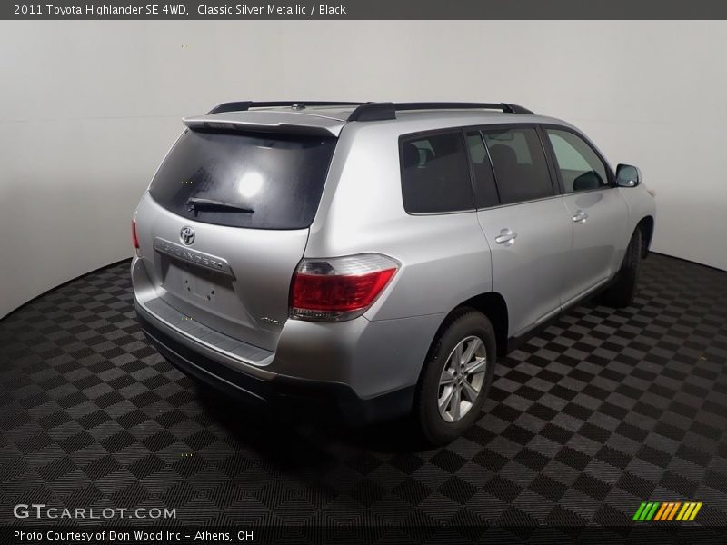 Classic Silver Metallic / Black 2011 Toyota Highlander SE 4WD