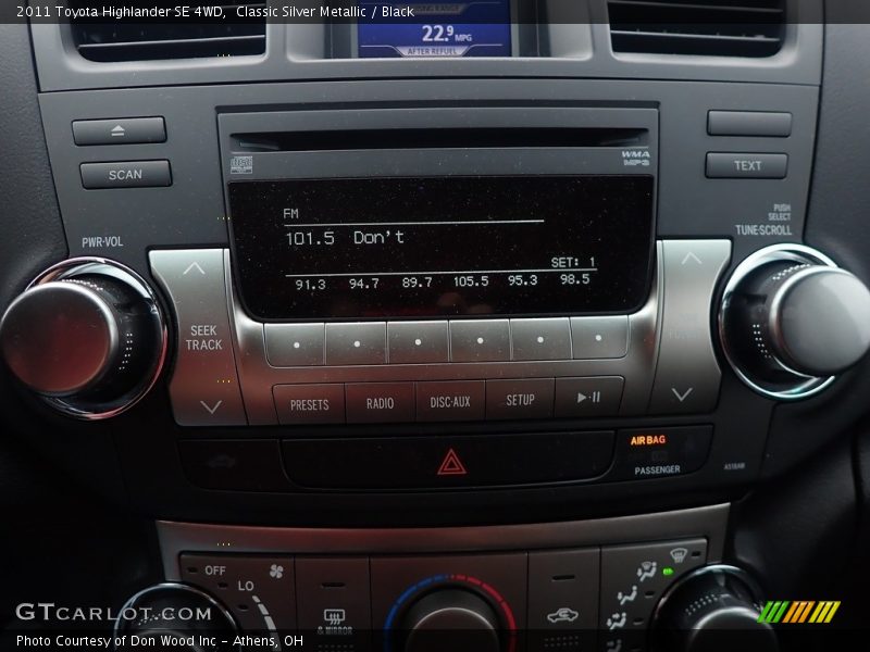 Classic Silver Metallic / Black 2011 Toyota Highlander SE 4WD