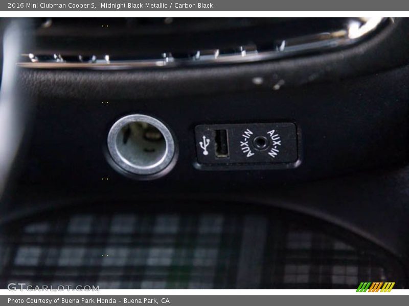 Midnight Black Metallic / Carbon Black 2016 Mini Clubman Cooper S