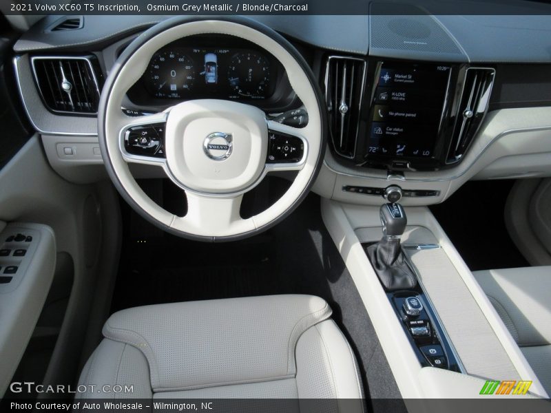 Osmium Grey Metallic / Blonde/Charcoal 2021 Volvo XC60 T5 Inscription
