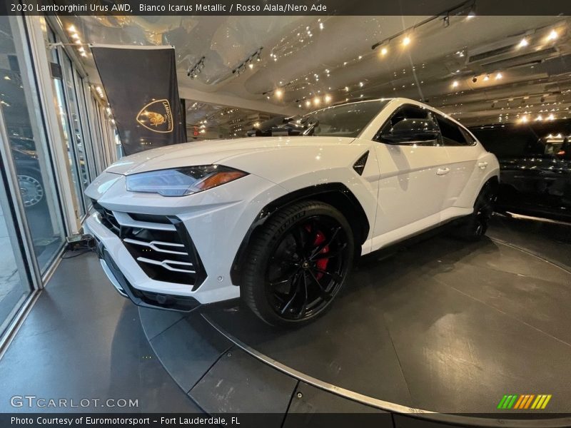 Bianco Icarus Metallic / Rosso Alala/Nero Ade 2020 Lamborghini Urus AWD