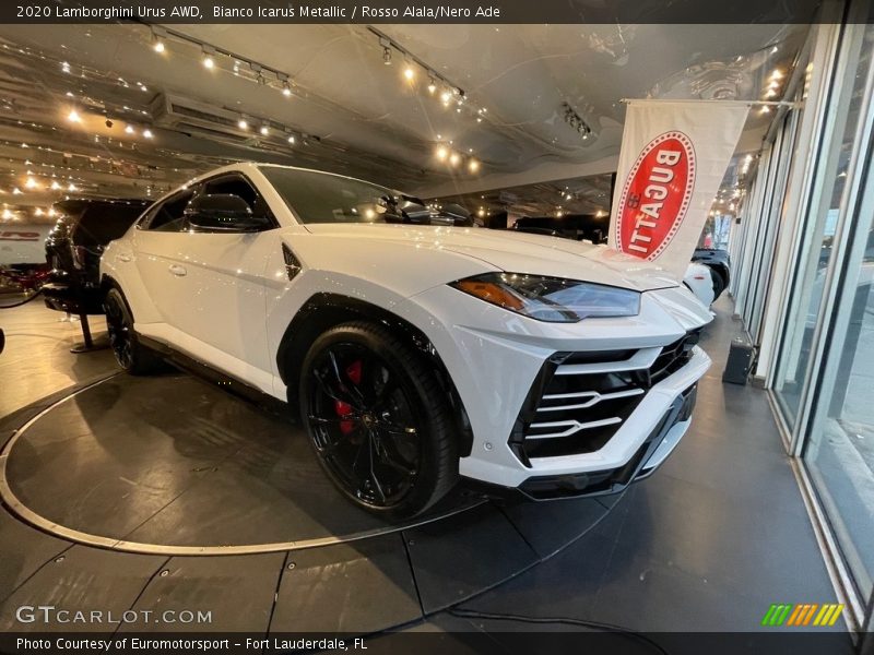 Bianco Icarus Metallic / Rosso Alala/Nero Ade 2020 Lamborghini Urus AWD