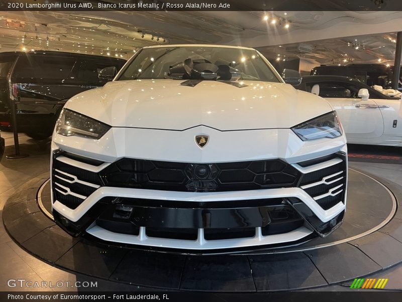 Bianco Icarus Metallic / Rosso Alala/Nero Ade 2020 Lamborghini Urus AWD