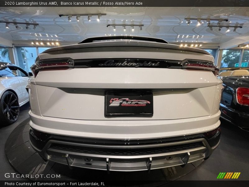 Bianco Icarus Metallic / Rosso Alala/Nero Ade 2020 Lamborghini Urus AWD