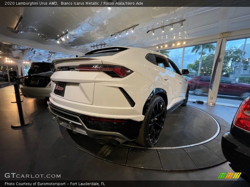 Bianco Icarus Metallic / Rosso Alala/Nero Ade 2020 Lamborghini Urus AWD