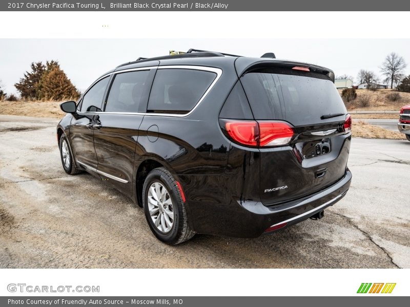 Brilliant Black Crystal Pearl / Black/Alloy 2017 Chrysler Pacifica Touring L