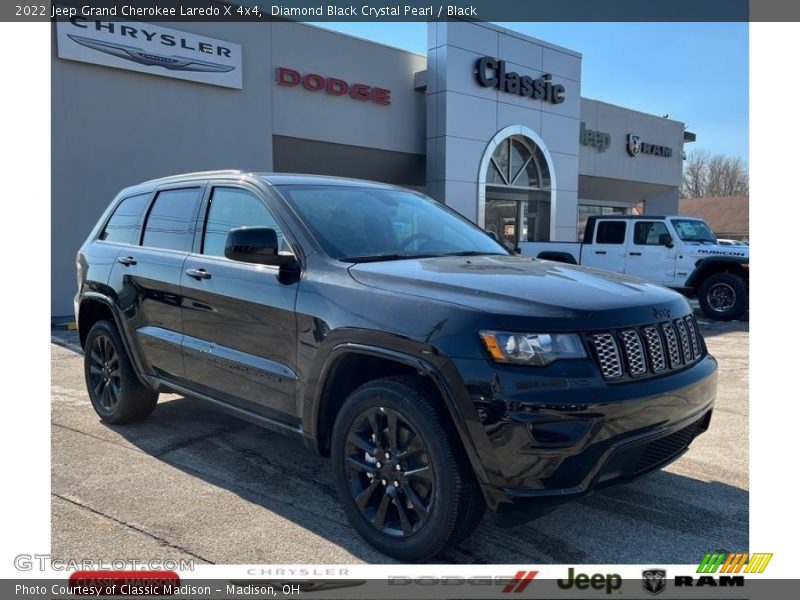 Diamond Black Crystal Pearl / Black 2022 Jeep Grand Cherokee Laredo X 4x4