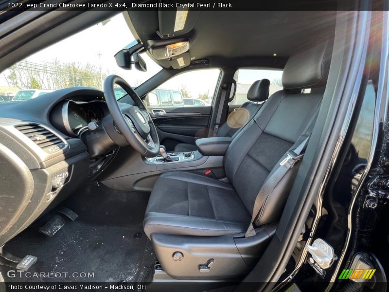Diamond Black Crystal Pearl / Black 2022 Jeep Grand Cherokee Laredo X 4x4