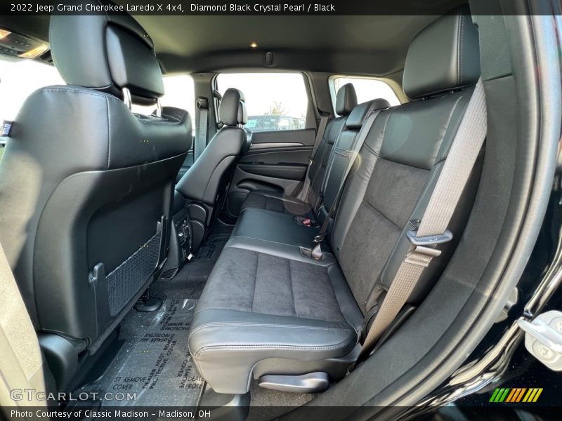 Diamond Black Crystal Pearl / Black 2022 Jeep Grand Cherokee Laredo X 4x4
