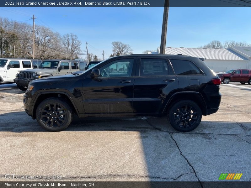 Diamond Black Crystal Pearl / Black 2022 Jeep Grand Cherokee Laredo X 4x4