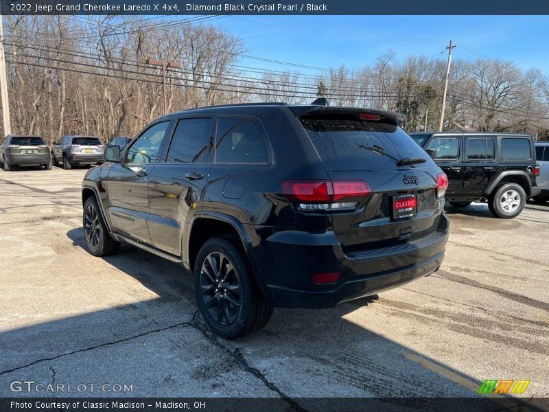 Diamond Black Crystal Pearl / Black 2022 Jeep Grand Cherokee Laredo X 4x4
