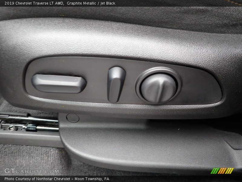 Graphite Metallic / Jet Black 2019 Chevrolet Traverse LT AWD