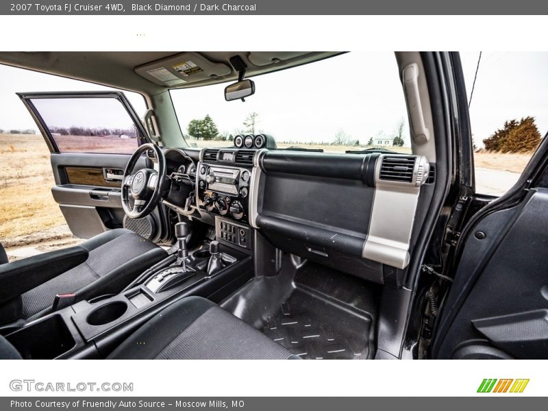 Black Diamond / Dark Charcoal 2007 Toyota FJ Cruiser 4WD