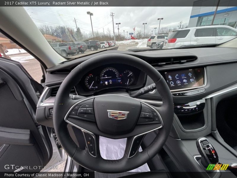 Radiant Silver Metallic / Jet Black 2017 Cadillac XT5 Luxury