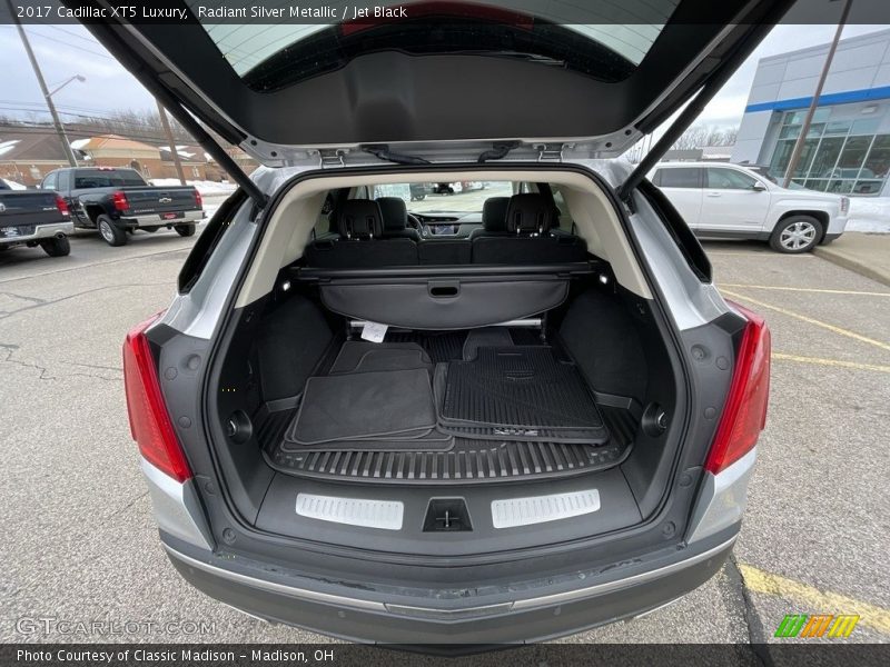 Radiant Silver Metallic / Jet Black 2017 Cadillac XT5 Luxury