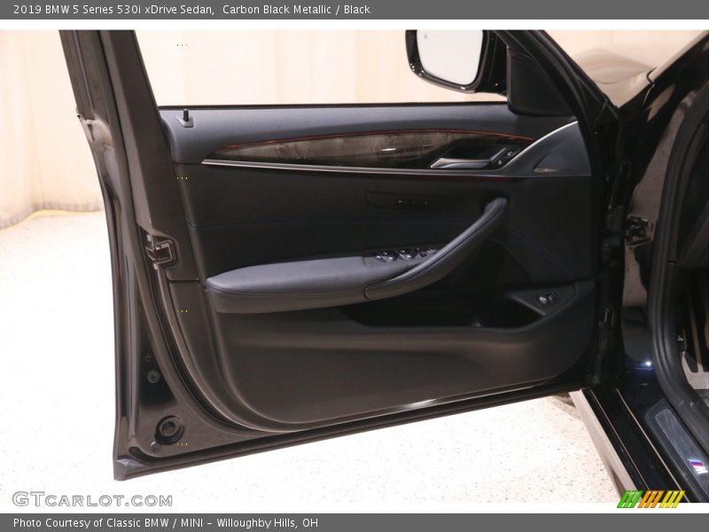 Carbon Black Metallic / Black 2019 BMW 5 Series 530i xDrive Sedan