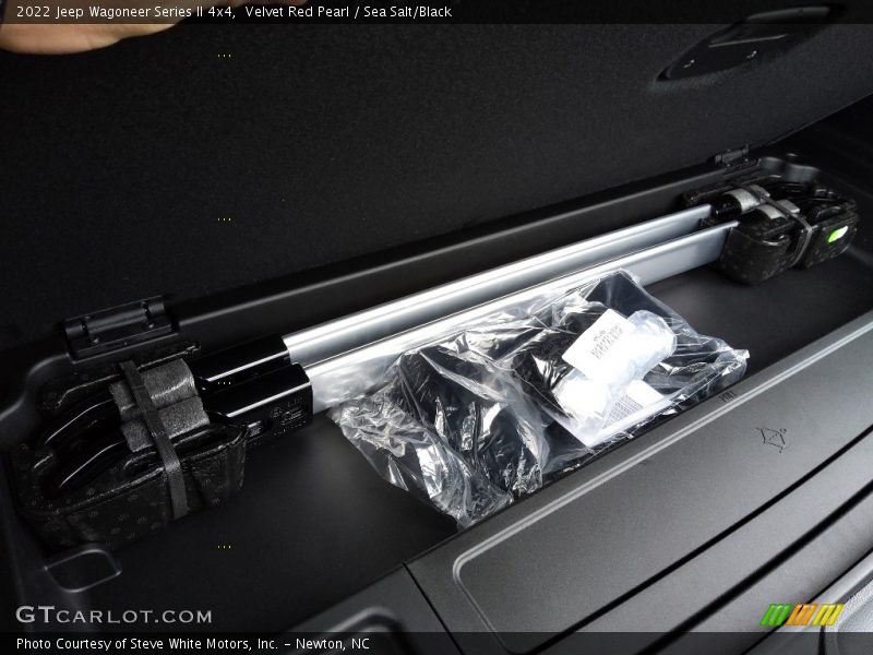 Velvet Red Pearl / Sea Salt/Black 2022 Jeep Wagoneer Series II 4x4