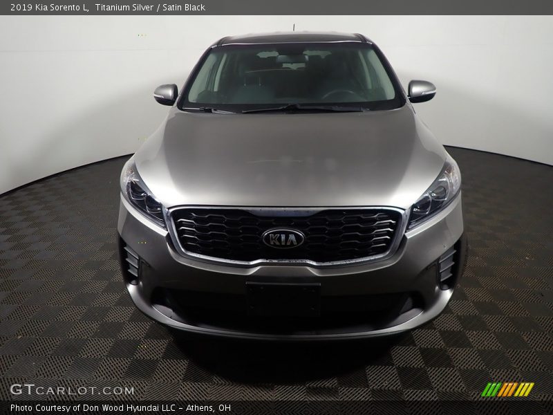 Titanium Silver / Satin Black 2019 Kia Sorento L