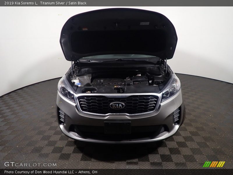 Titanium Silver / Satin Black 2019 Kia Sorento L