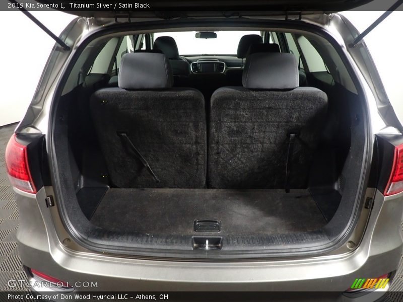 Titanium Silver / Satin Black 2019 Kia Sorento L