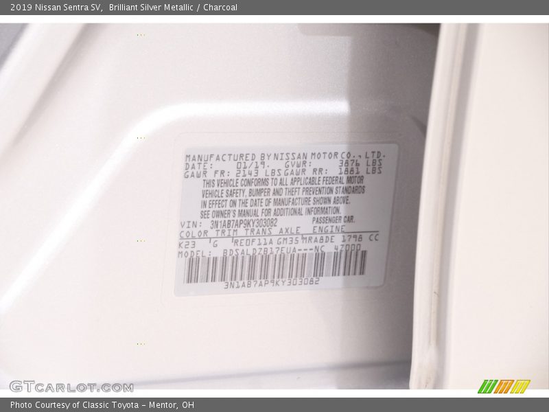 Brilliant Silver Metallic / Charcoal 2019 Nissan Sentra SV