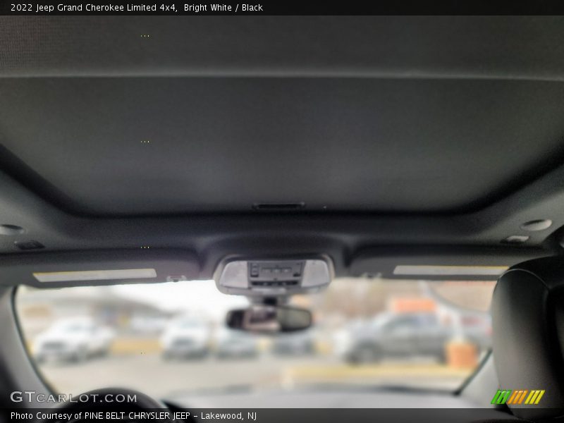 Bright White / Black 2022 Jeep Grand Cherokee Limited 4x4