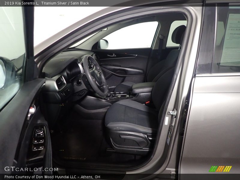 Titanium Silver / Satin Black 2019 Kia Sorento L