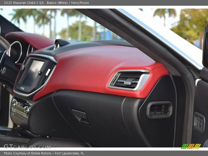Bianco (White) / Nero/Rosso 2015 Maserati Ghibli S Q4