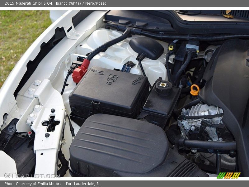Bianco (White) / Nero/Rosso 2015 Maserati Ghibli S Q4