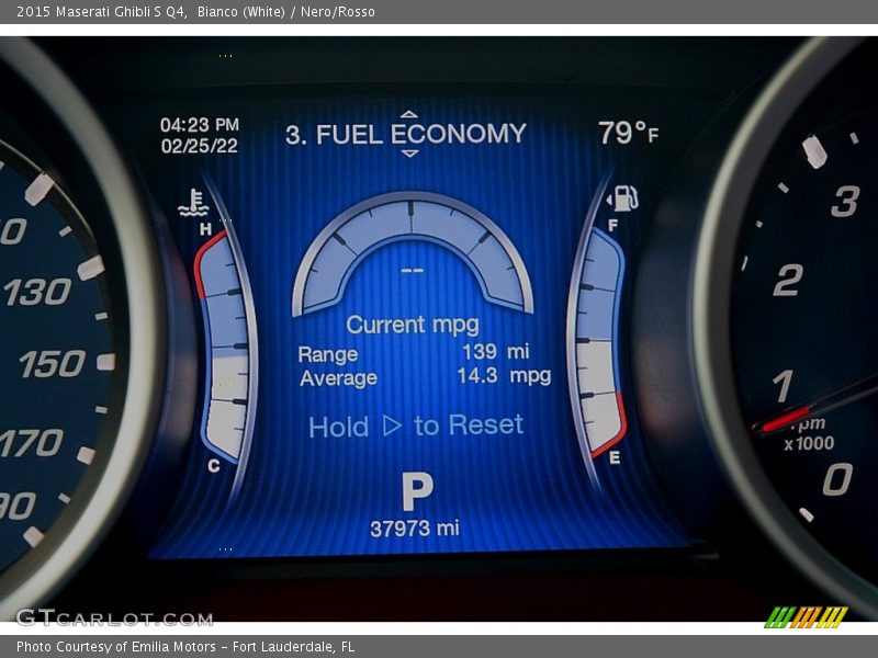 Bianco (White) / Nero/Rosso 2015 Maserati Ghibli S Q4