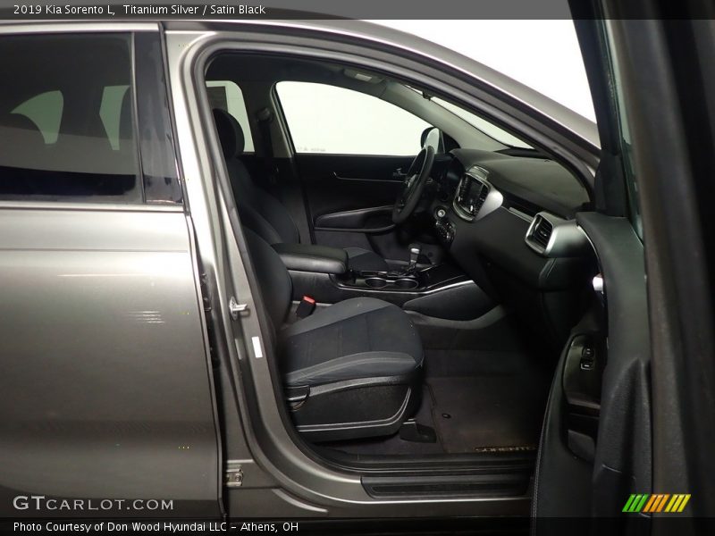 Titanium Silver / Satin Black 2019 Kia Sorento L