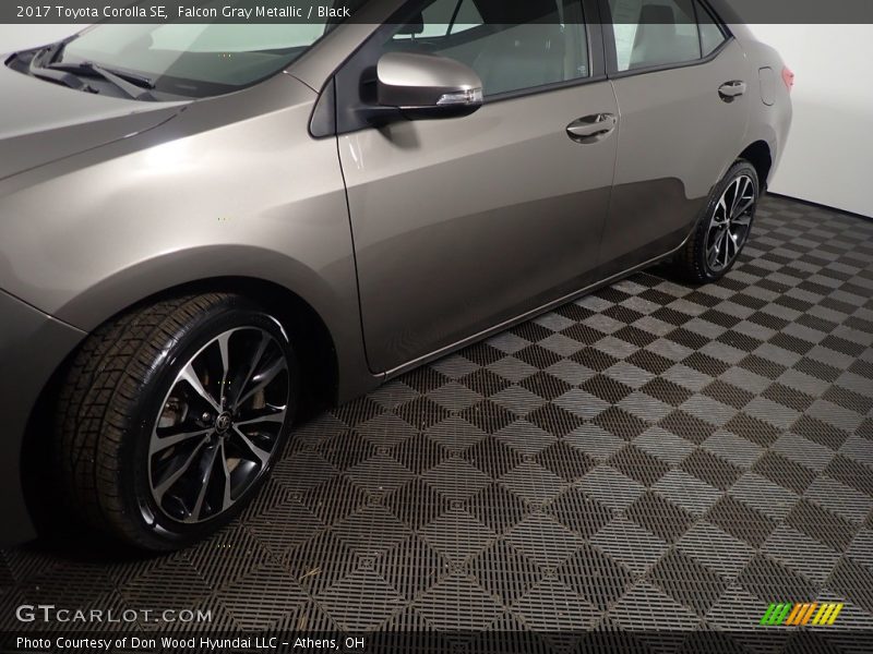 Falcon Gray Metallic / Black 2017 Toyota Corolla SE