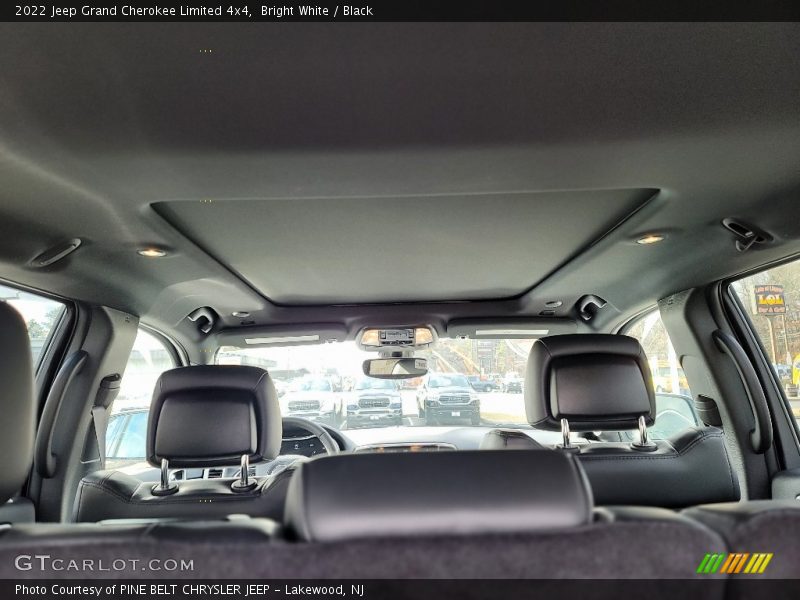 Bright White / Black 2022 Jeep Grand Cherokee Limited 4x4