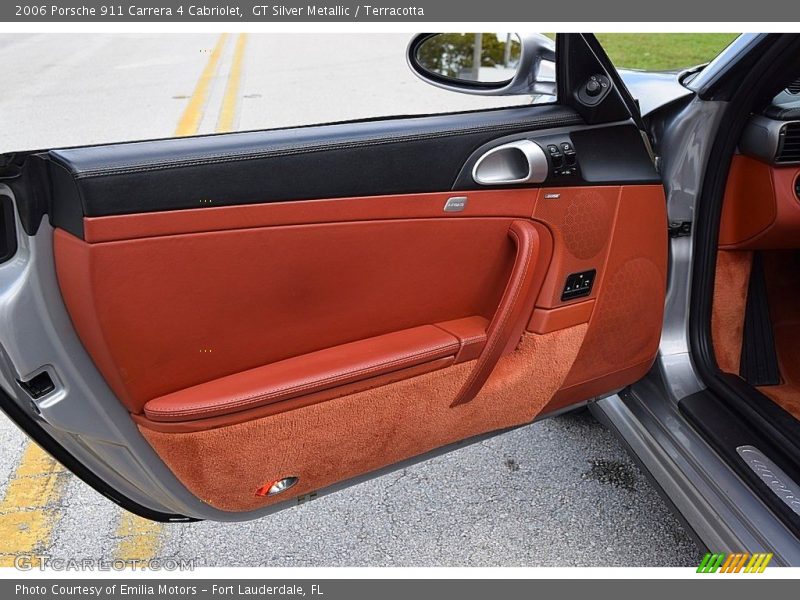 Door Panel of 2006 911 Carrera 4 Cabriolet