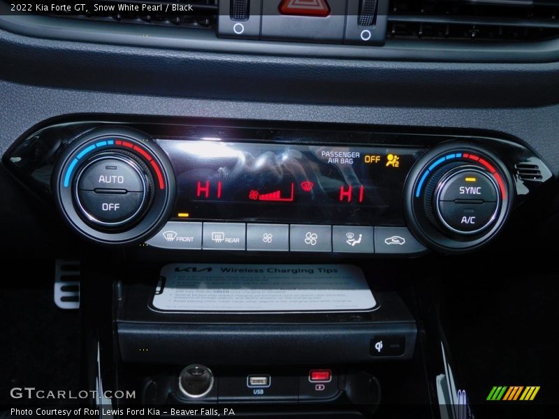 Snow White Pearl / Black 2022 Kia Forte GT