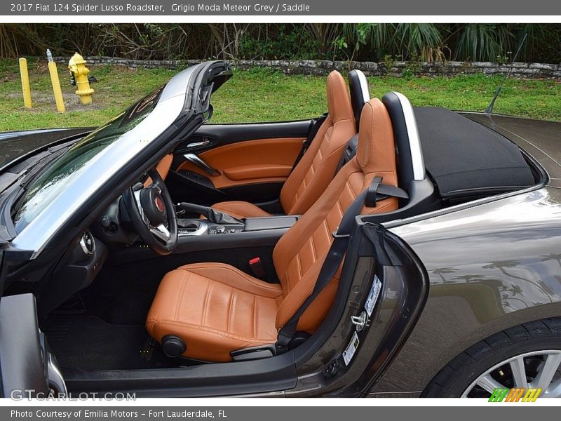  2017 124 Spider Lusso Roadster Saddle Interior