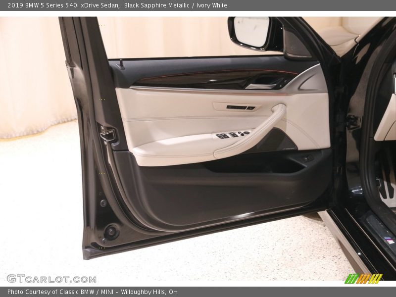 Black Sapphire Metallic / Ivory White 2019 BMW 5 Series 540i xDrive Sedan
