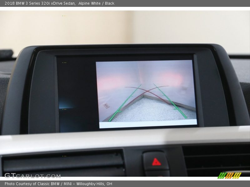 Alpine White / Black 2018 BMW 3 Series 320i xDrive Sedan