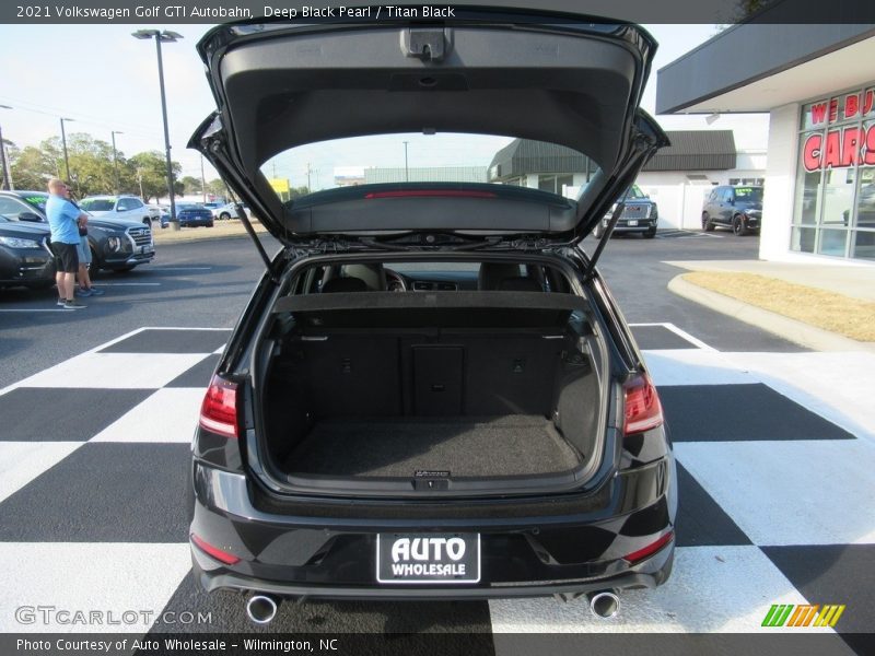 Deep Black Pearl / Titan Black 2021 Volkswagen Golf GTI Autobahn