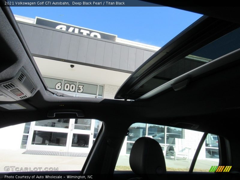 Deep Black Pearl / Titan Black 2021 Volkswagen Golf GTI Autobahn