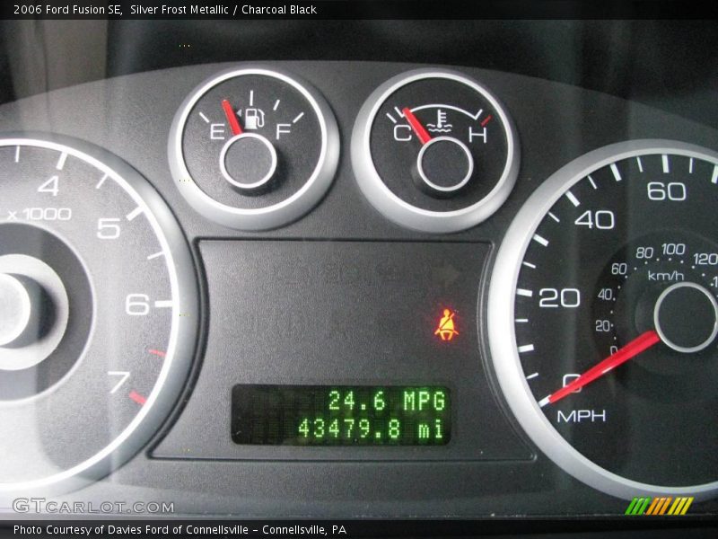 Silver Frost Metallic / Charcoal Black 2006 Ford Fusion SE
