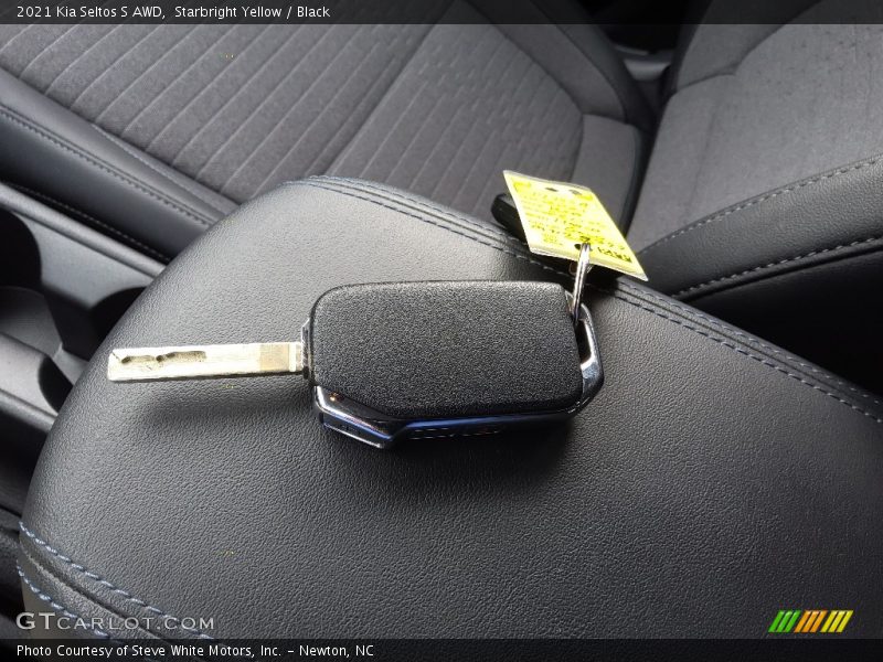 Starbright Yellow / Black 2021 Kia Seltos S AWD
