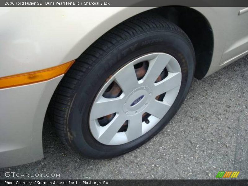 Dune Pearl Metallic / Charcoal Black 2006 Ford Fusion SE