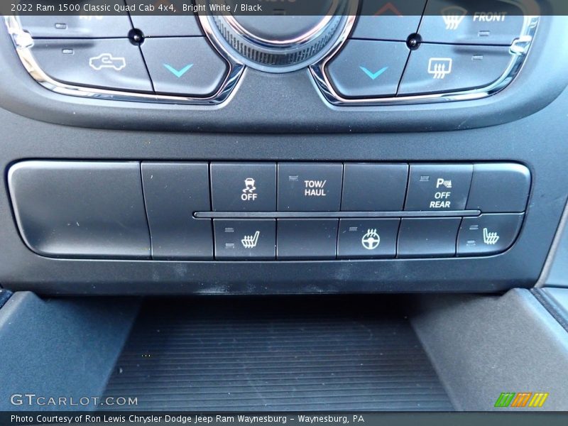 Bright White / Black 2022 Ram 1500 Classic Quad Cab 4x4