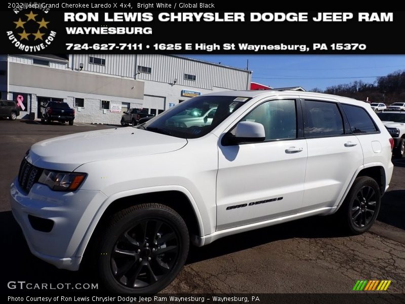 Bright White / Global Black 2022 Jeep Grand Cherokee Laredo X 4x4